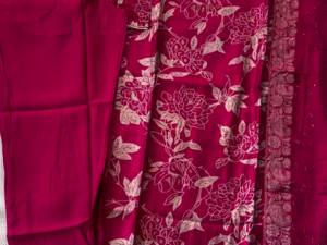 ✨ Elevate Your Ethnic Look With This Classic Banarasi Suit! ✨