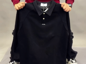 🖤 Black Long-Sleeve Polo Sweatshirt – Classic, Cozy & Effortlessly Stylish ✨