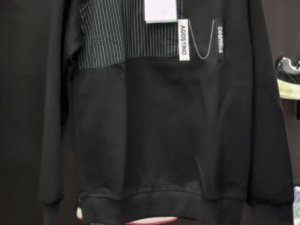 🖤 Classic Black Sweatshirt – Cozy, Casual & Everyday Essential ✨