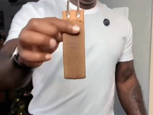 Smart Style Hack: Adjustable No-Belt Pant Tightener Clips for Effortless Fit